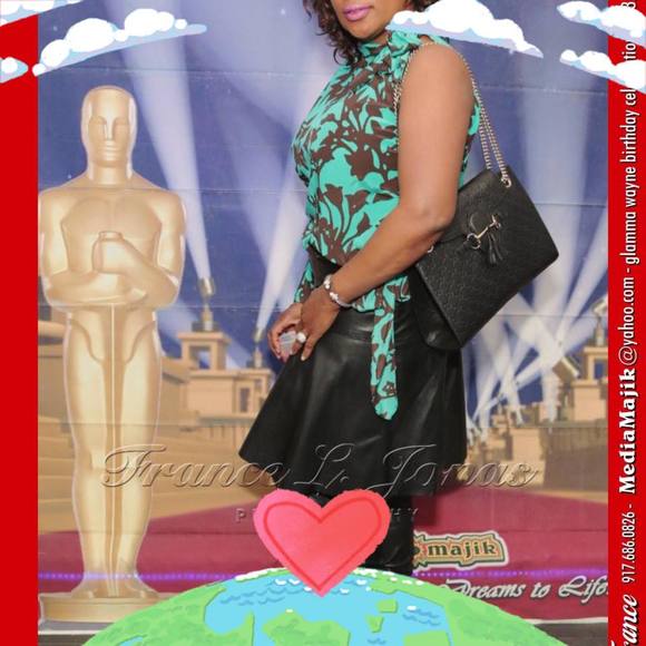 Meet your Posher, Sharon - Picture 1 of 2